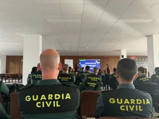 La AECC y Guardia Civil rompen el silencio del cáncer en zonas rurales de Salamanca
