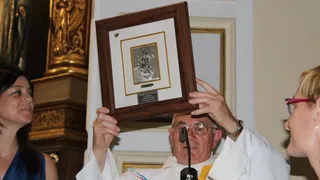 Feligreses guijuelenses celebran con el párroco Gregorio Ramos sus 50 años de ordenación como presbítero