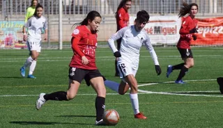 Alba Moras, ante el Granada B | FOTO SALAMANCA24HORAS.COM
