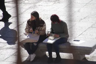 Estudiantes en la Plaza Mayor de Salamanca