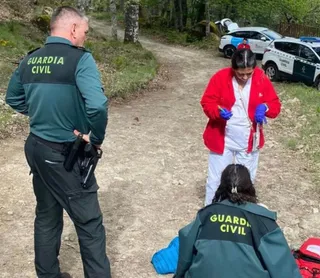 La Guardia Civil auxilia a una senderista en La Alberca | Guardia Civil Salamanca