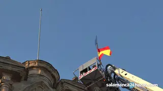 Colocación de la Mariseca en la Plaza Mayor de Salamanca