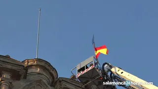 Colocación de la Mariseca en la Plaza Mayor de Salamanca