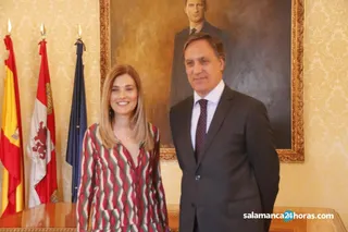 Carbayo recibe a la hematóloga del Clínico tras ser reconocida con el premio Brian Durie Award (9)