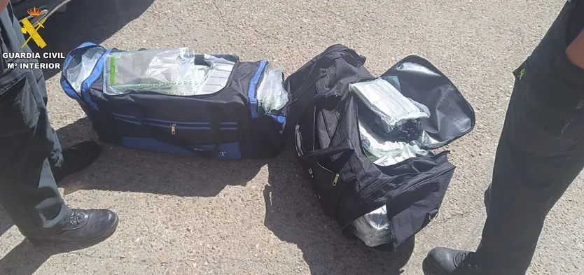 Detenido en Navacarros con más de 76 kilos de hachís en el interior de su vehículo