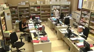 Hombre y mujer en una oficina