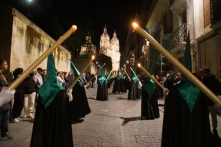 Las imágenes de la emotiva procesión de la Dominicana sin el Cristo de la Buena Muerte | Fotografía Juanes