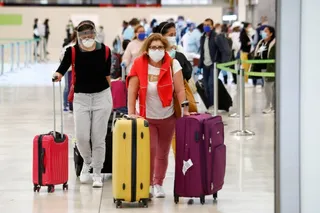 Viajeros aeropuerto coronavirus covid