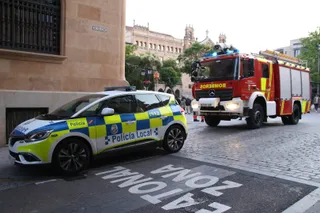 Bomberos y Policía Local en la plaza de los Bandos. Foto de archivo
