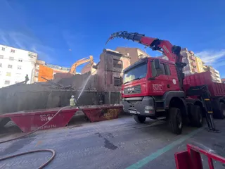 Derribo del caserón de la avenida de Italia