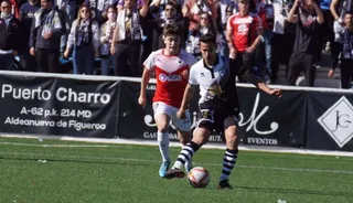 Acosta, en el choque ante el Racing de Santander | FOTO SALAMANCA24HORAS.COM