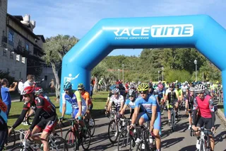 Cerca de 300 ciclistas conquistan la Peña de Francia