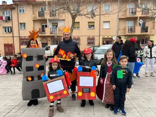 GALERÍA | Pasacalles de Carnaval del Consejo Social del Rollo en Puente Ladrillo