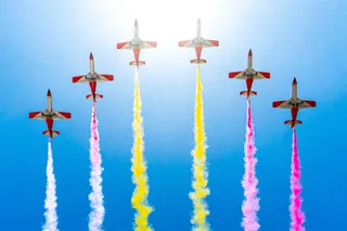 Archivo - El grupo de vuelo acrobático del Ejército del Aire y del Espacio Español, La Patrulla Águila sobre vuela el circuito de Jerez, a 28 de abril de 2024 en Cádiz (Andalucía, España). - Francisco J. Olmo - Europa Press - Archivo | EP