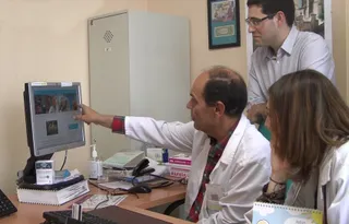 Médicos en consulta de Atención Primaria en una foto de archivo