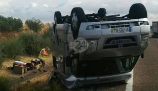 Dos heridos tras volcar una autocaravana en la autovía A-62 en Parada de Rubiales