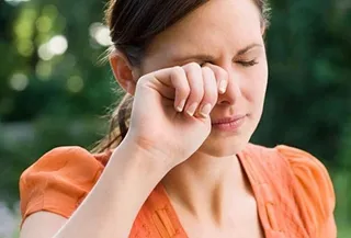 Los ópticos de Salamanca recomiendan una mayor hidratación del ojo ante la alergia primaveral