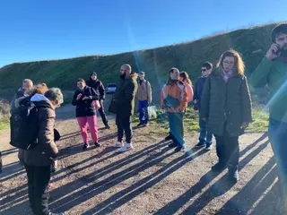 Recogida de basura y plantación de árboles en el parque Würzburg por parte de Garrido Contigo, Asprodes y la Escuela Katiuskas