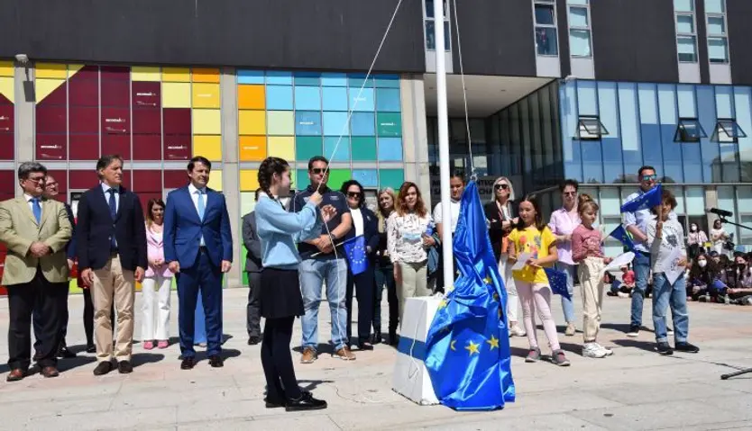 Fernández Mañueco y García Carbayo participan en la celebración del Día de Europa (54)