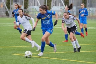 Lama y Alba Moras persiguen a una rival.