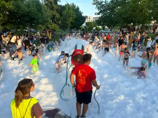 Fiesta de la espuma en Carbajosa de la Sagrada