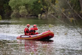 Dispositivo de rescate del cuerpo sin vida en el río Tormes entre Villamayor y Santibañez del Río | Andrea M
