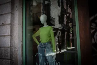 Escaparate de una tienda cerrada