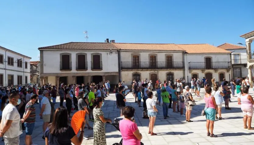 Lectura del comunicado en la plaza de Villavieja de Yeltes