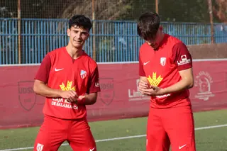 Dos jugadores de la UD Santa Marta de Liga Nacional | FOTO UD SANTA MARTA
