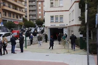 Colas para la vacunación en el Centro de Salud San Juan