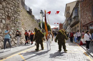 Los Hombres de Musgo toman las calles de Béjar en su tradicional procesión del Corpus