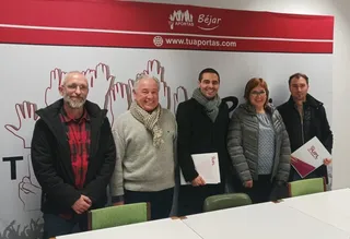 Imagen de la reunión mantenida entre UPL y TAB para abordar la problemática con las líneas de autobuses