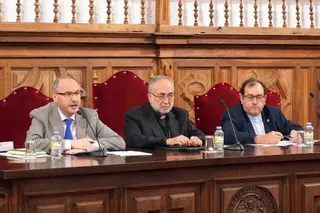 Monseñor Jesús Sanz Montes reflexiona sobre la teología de la historia en relación con el Espíritu en las Jornadas de Teología de la UPSA