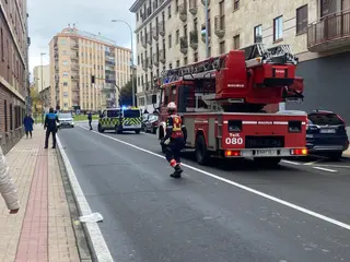 Bomberos y Policía Local en la calle Filipinas, Salamanca | S24H