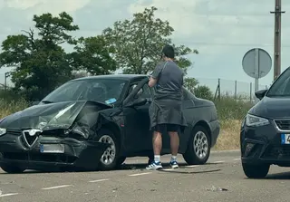 Colisión entre dos turismos en la avenida de Agustinos Recoletos, con la Policía Local. S24H.