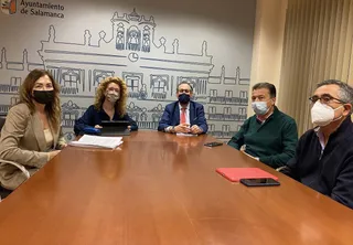 Reunión con los ediles Ana Suárez y Fernando Carabias al frente | Ayuntamiento de Salamanca