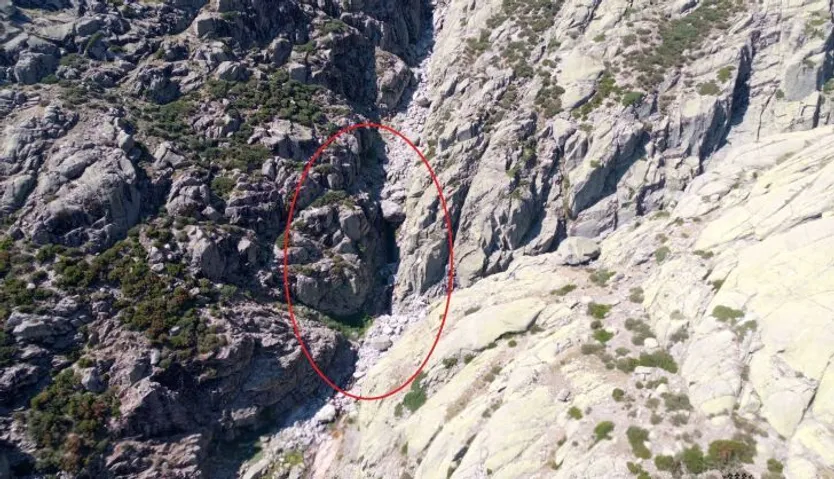 Evacuación de un escalador de la Sierra de Gredos. Fotos Junta de CyL (2)