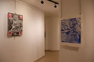 Ángel Fernández, inaugura la exposición de pintura y grabados ‘Coches, coches y ante todo coches’ del autor Álvaro Perote