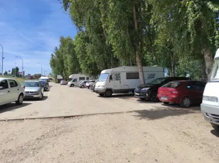 Autocaravanas en el aparcamiento de Salas Bajas (Salamanca). Foto SALAMANCA24HORAS (2)