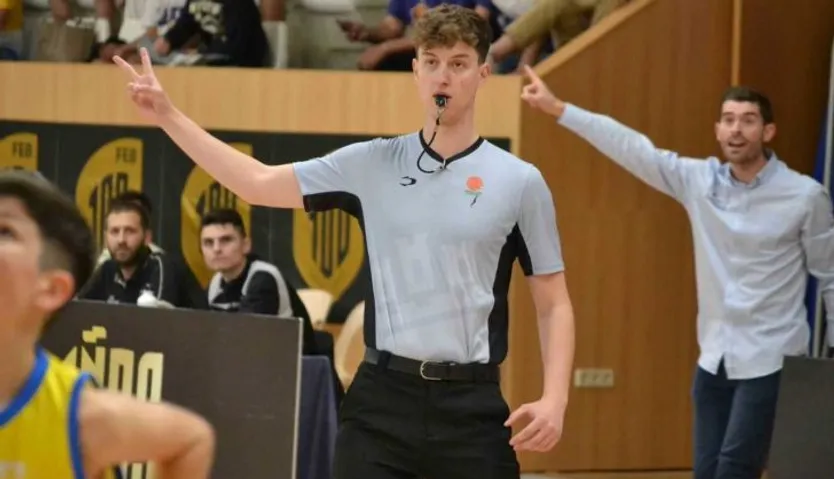 Mario González, árbitro de baloncesto salmantino