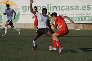 Imagen del derbi entre Santa Marta y Salamanca CF UDS B / FOTO SALAMANCA24HORAS.COM