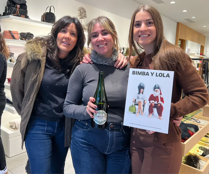 Dependientas Bimba y Lola calle Toro premiadas con el segundo premio, el 70.048