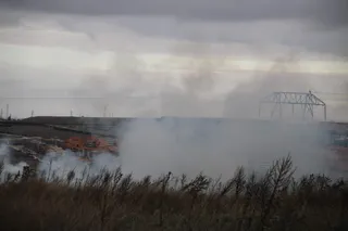 Un incendio en el poblado de Vistahermosa moviliza a los bomberos del Ayuntamiento y de la Diputación