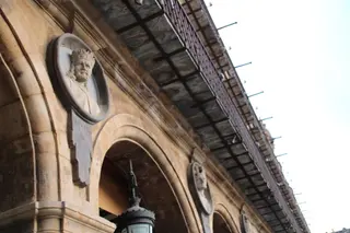 Medallones en la Plaza Mayor de Salamanca. 