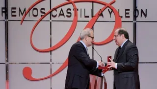 La Universidad recibe la Medalla de Oro de Castilla y León por sus ocho siglos de historia