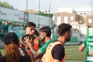 Álex García y Cristóbal celebran el 1-0 del Guijuelo ante el Santa Marta