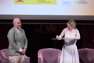 El presidente del Comité Español de Representantes de Personas con Discapacidad (CERMI), Luis Cayo Pérez Bueno, y la vicepresidenta segunda y ministra de Trabajo y Economía Social, Yolanda Díaz. Foto Jesús Hellín | Europa Press