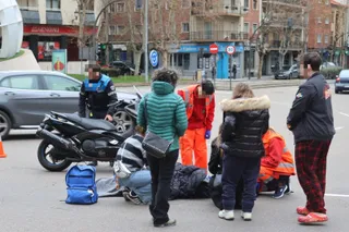 Un motorista herido en la rotonda de la UDS | Mateo G.J