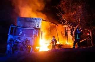Arde un camión cargado de tapones de corcho junto a la SA-220 a la altura de Pedro Toro, en la comarca de Ciudad Rodrigo. ICAL