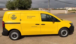 Furgoneta eléctrica de reparto de Correos. Foto de EP